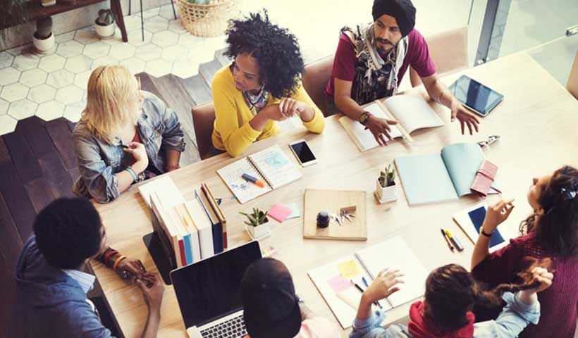 ما هي هولاكراسي وهل ستنجح في شركتي؟