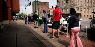 كيف يمكننا مساعدة العاطلين عن العمل